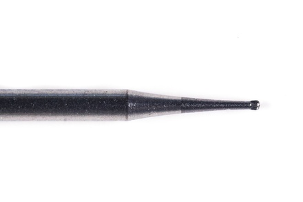 Kovametalliruusu H 104