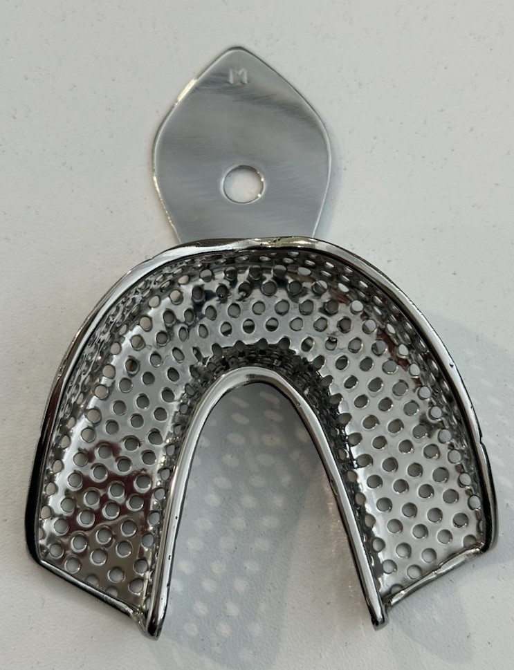 Jäljennöslusikka Perforoitu, Alaleuka